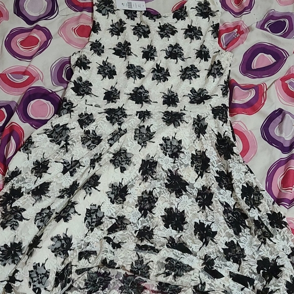 Dress - Picture 2 of 4